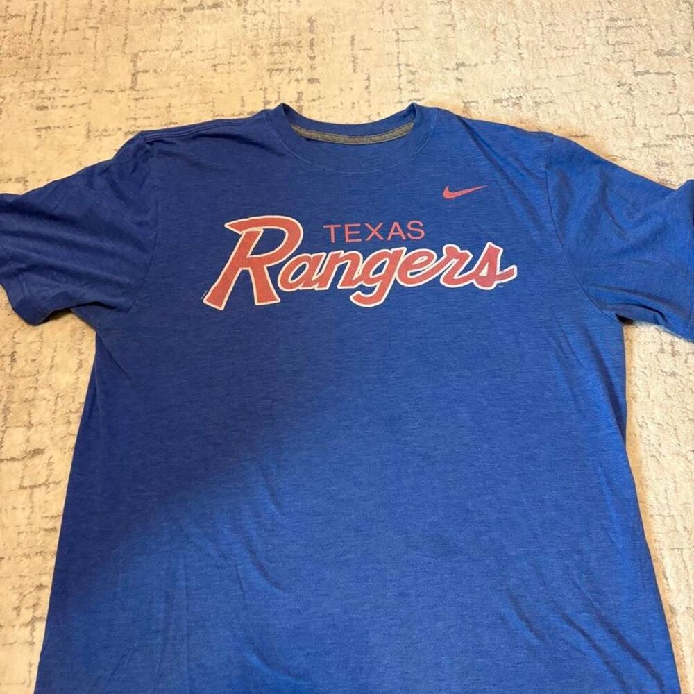 Nike Men's Blue and Navy T-shirt